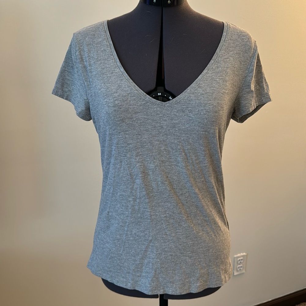 Final Sale! EUC! V-Neck T-Shirt